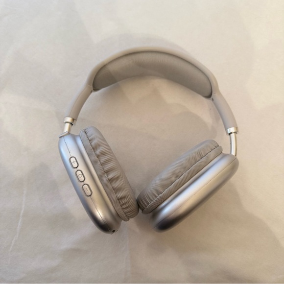 New without tags never used Sleek Over-Ear Headphones in Silver and White - Picture 6 of 9